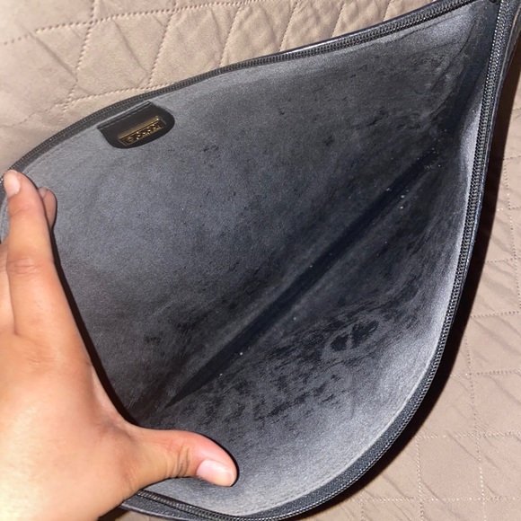 Large Black Gucci Clutch - Picture 5 of 10